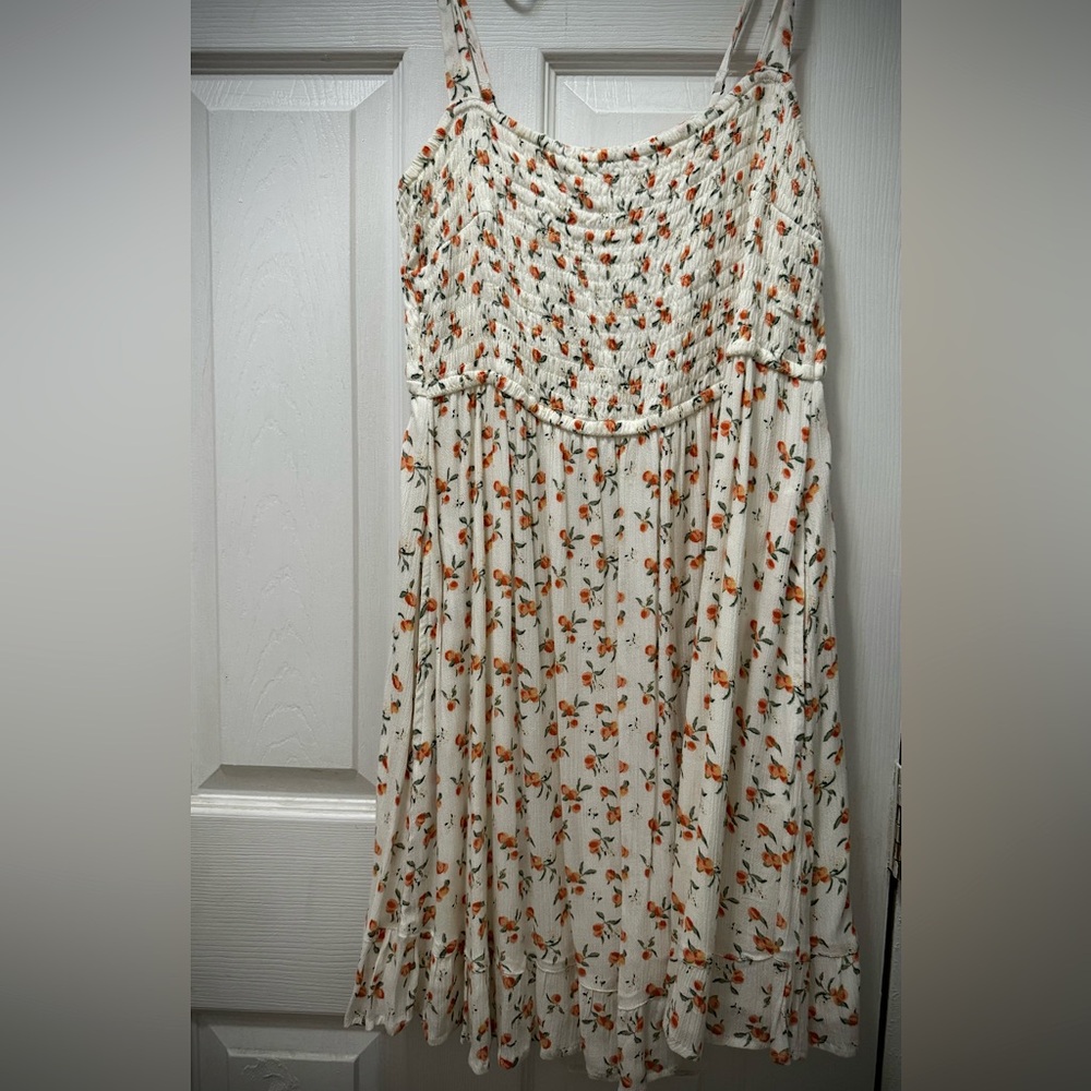 Abercrombie & Fitch Smocked PeachPrint Dress with pockets 🧡🤍